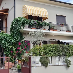 Via Della Grotta Couette-café